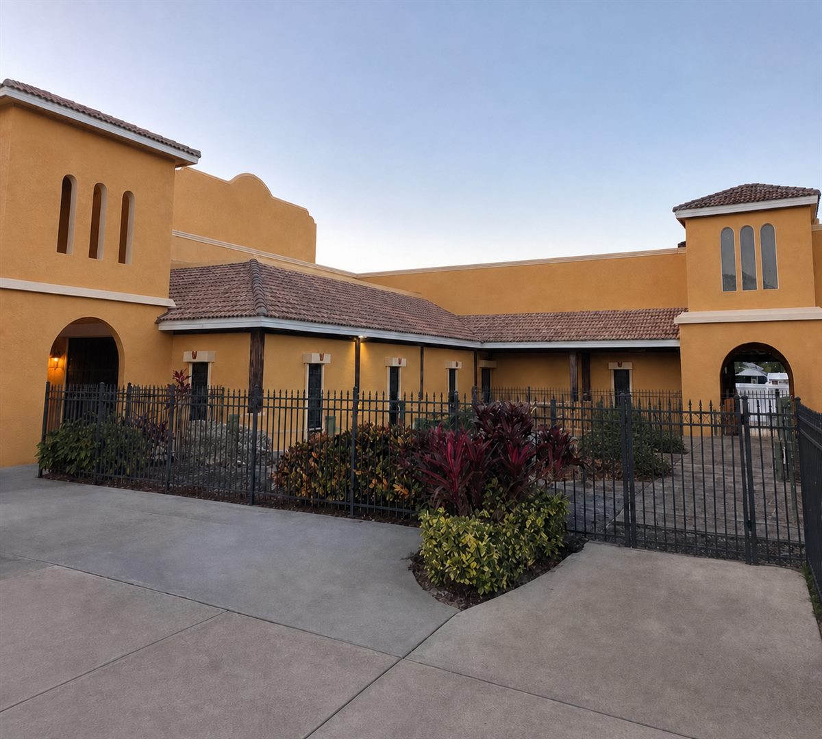 Professionally painted Florida retail building with stucco exterior